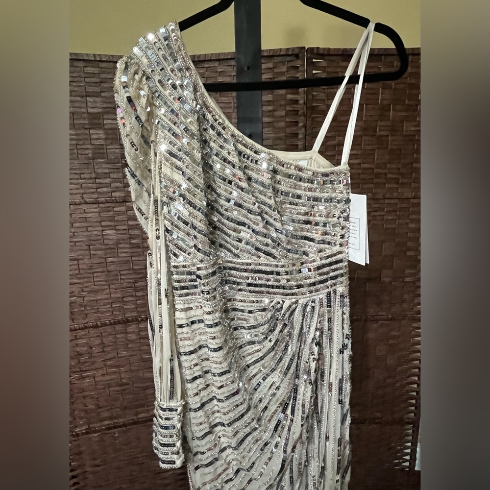New Mac Duggal Silver One Shoulder Asymmetrical Sequin Gown (10793) - Size 8 - Picture 5 of 12